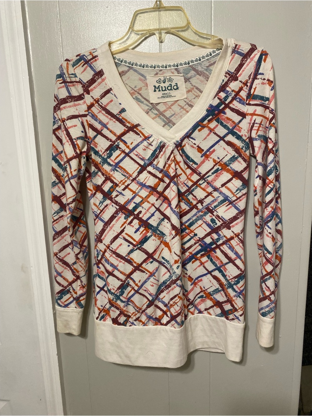 Y2K MUDD Cream V-Neck Tee with Multicolor Brushstroke Plaid Women’s